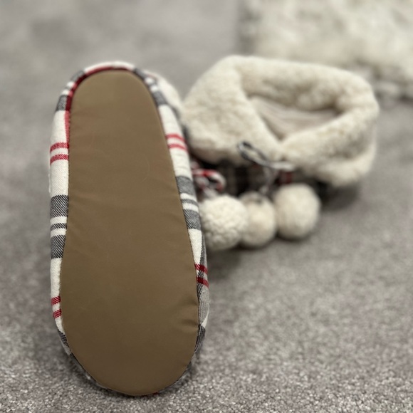 Pottery Barn • Red Plaid • Cozy Sherpa Slippers • Size Large - Picture 3 of 5